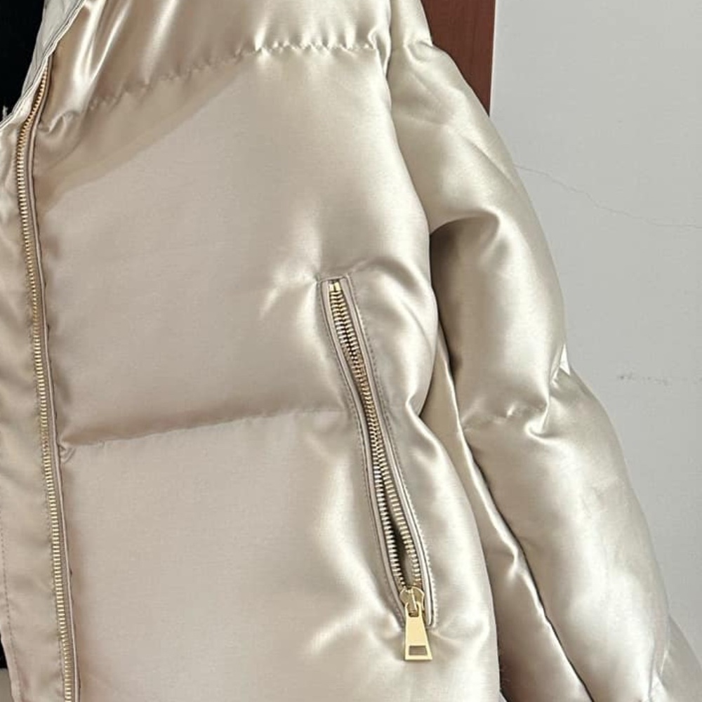Gorgeous Designer Ski Down Jacket in Champagne Gold Size 34 (Fits  a Medium) - Picture 3 of 9